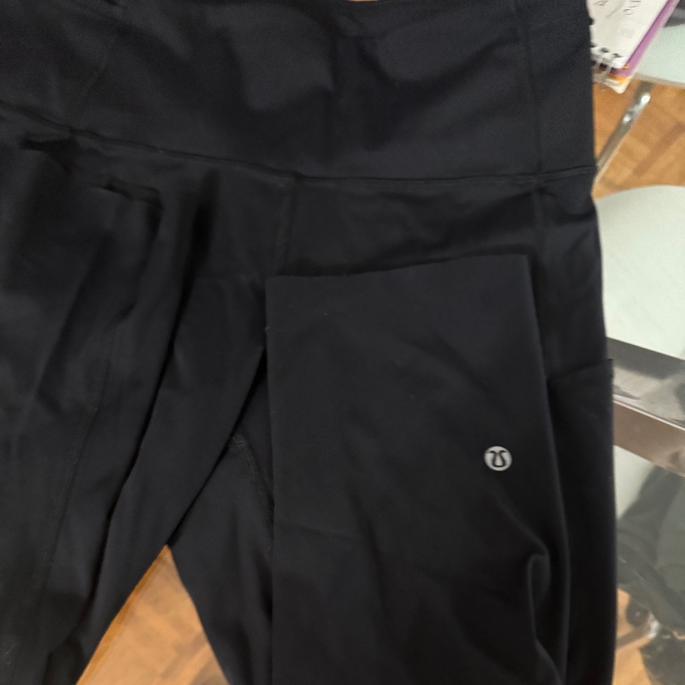 Lululemon Black Cropped Leggings with Pockets Size 10 - Picture 3 of 12